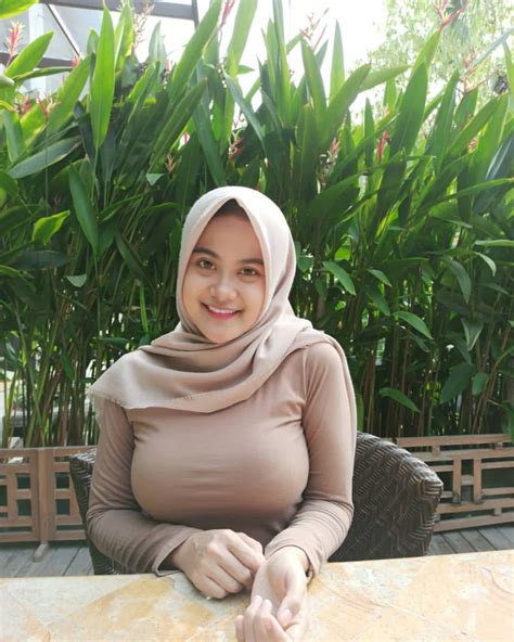 Bokep Indo ABG Cantik Toket Bulat Tobrut Colmek